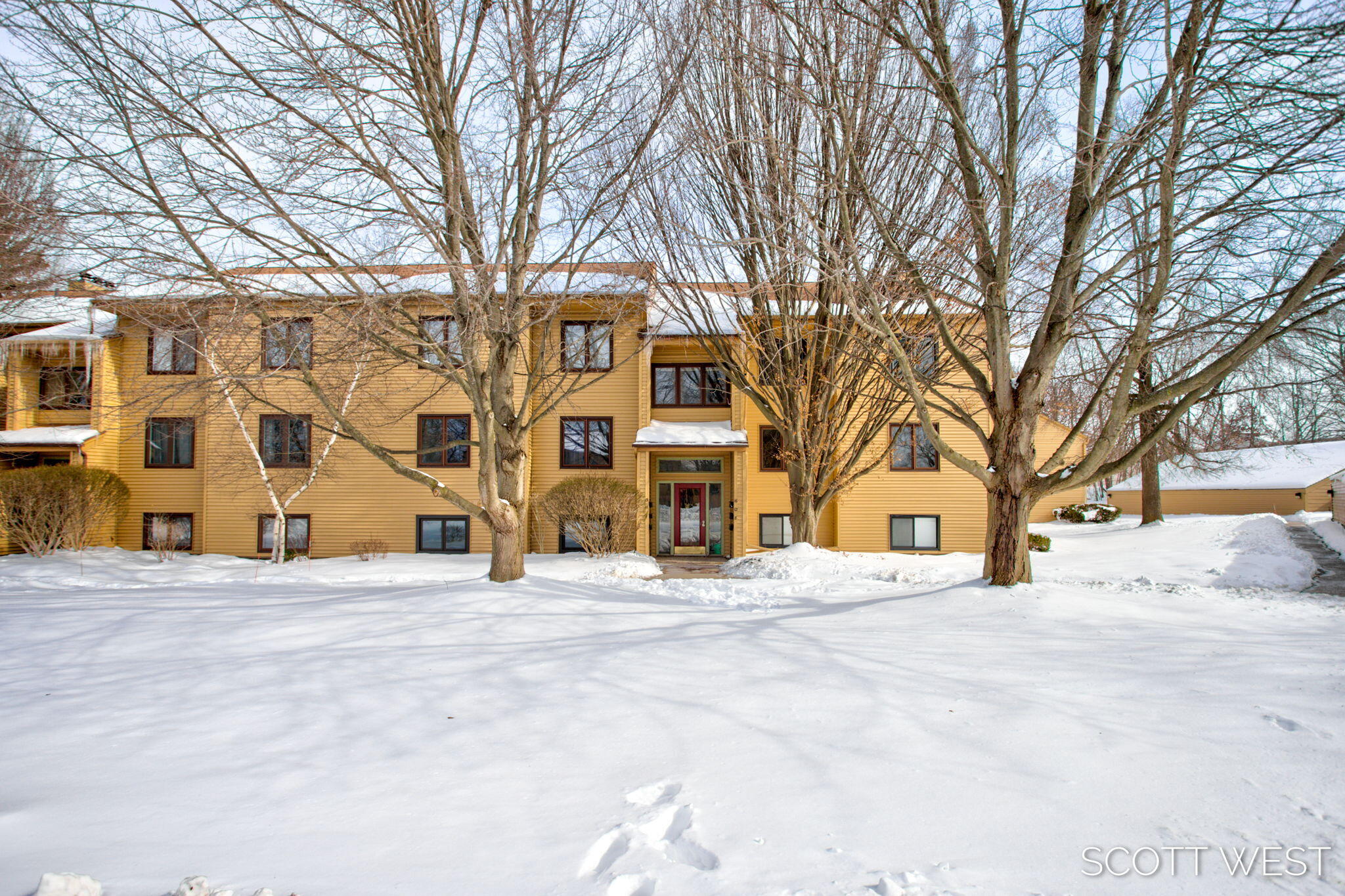 300 Farington Boulevard 16