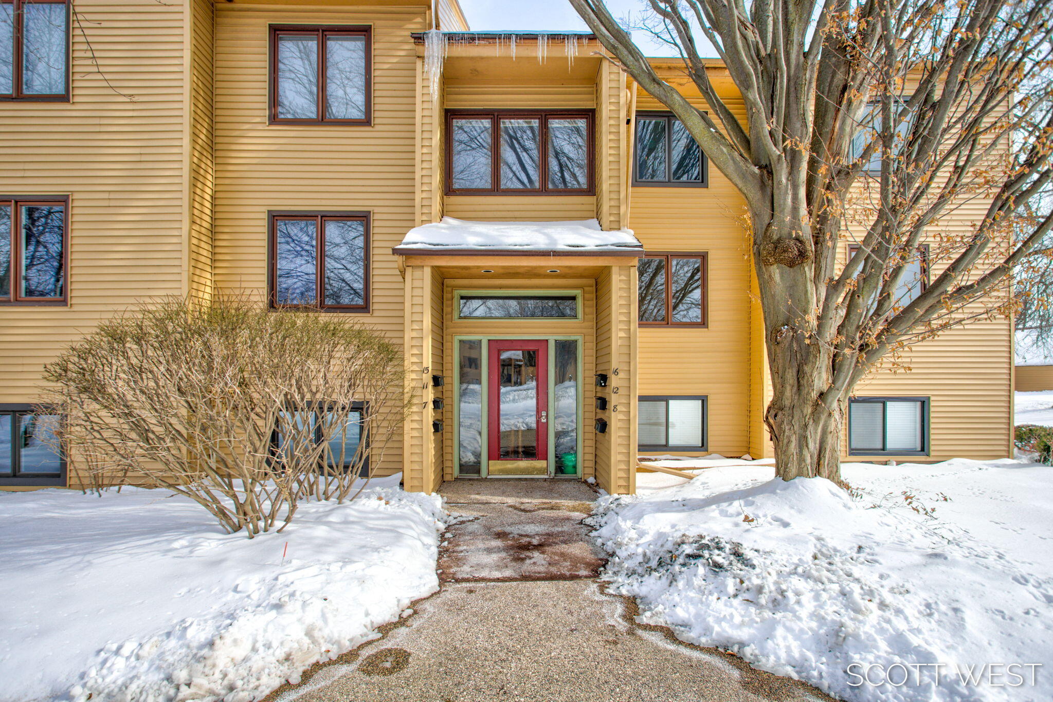 300 Farington Boulevard 16