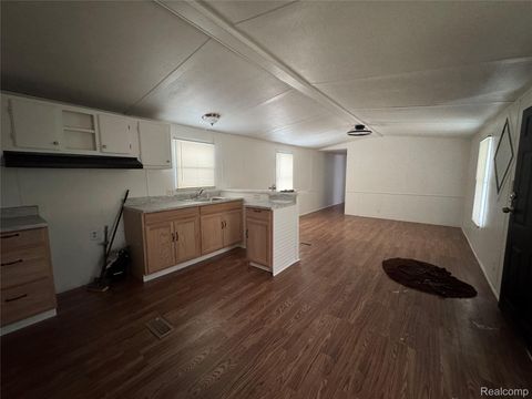 6065 Vernon Belleville City MI 48111