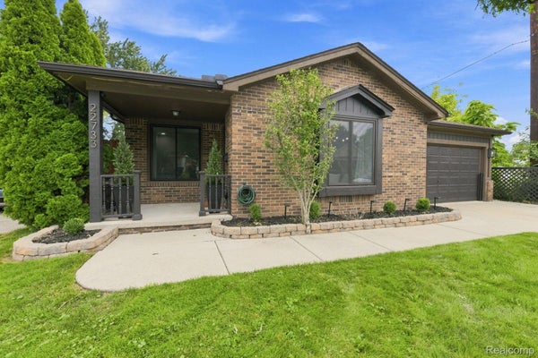 22733 RIDGEWAY ST, SAINT CLAIR SHORES, MI 48080 - Image 2a53847ddd2a55646476f09cce1e1ff6/2232347668