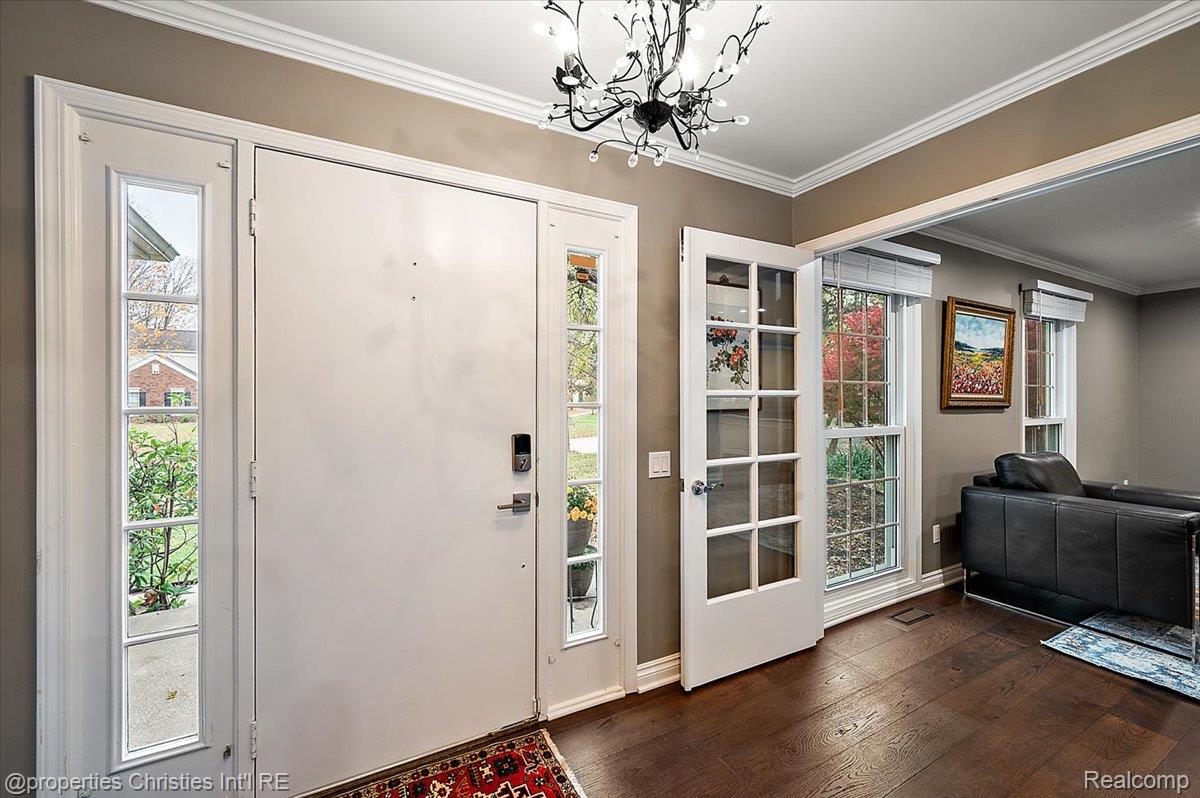 31301 Coachlight Lane