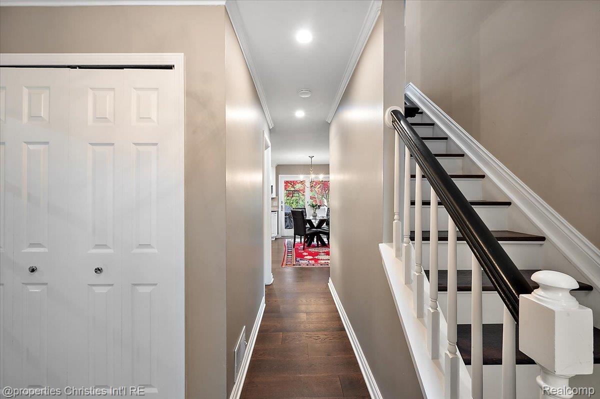 31301 Coachlight Lane