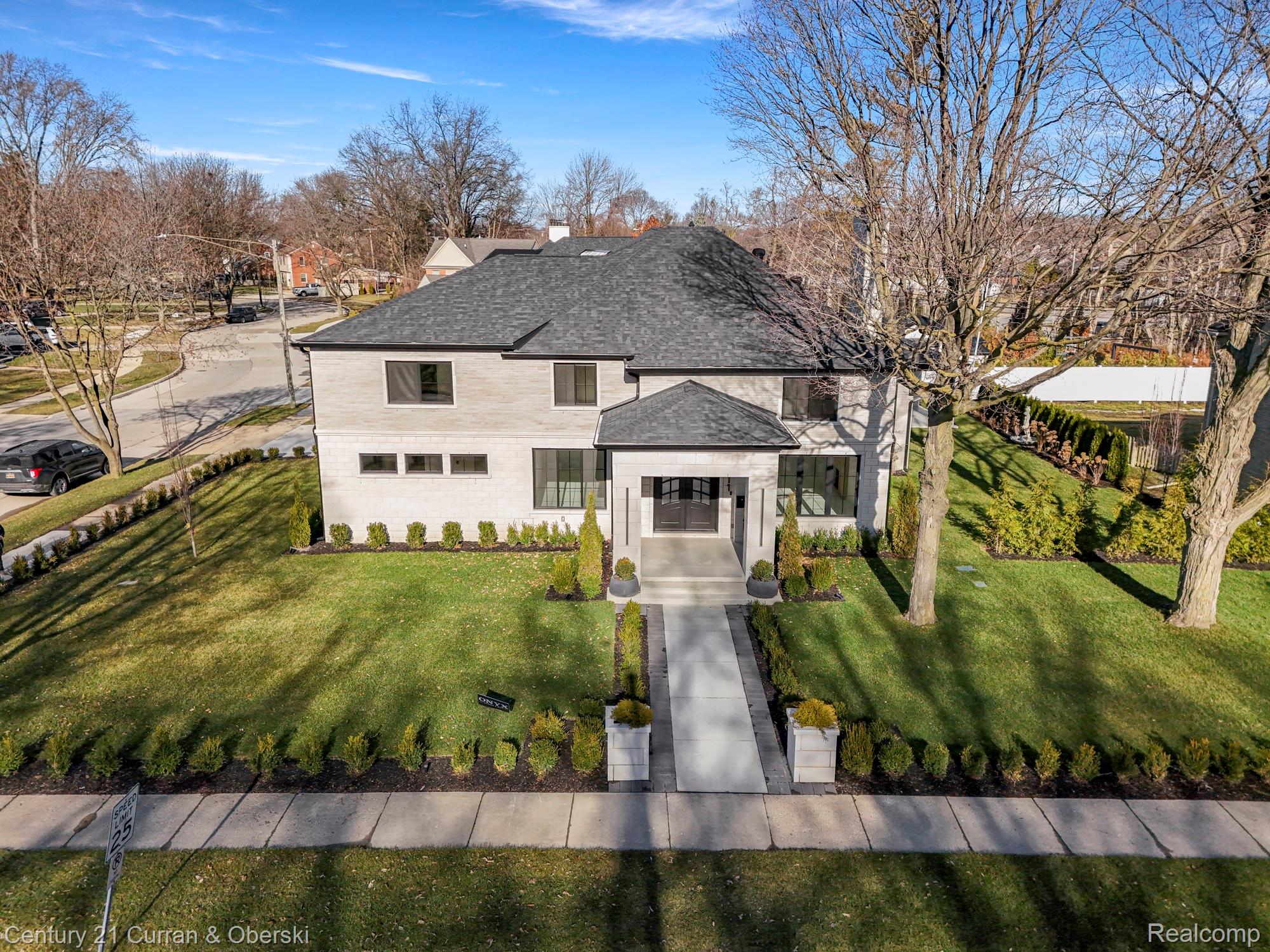 2211 Golfview Drive