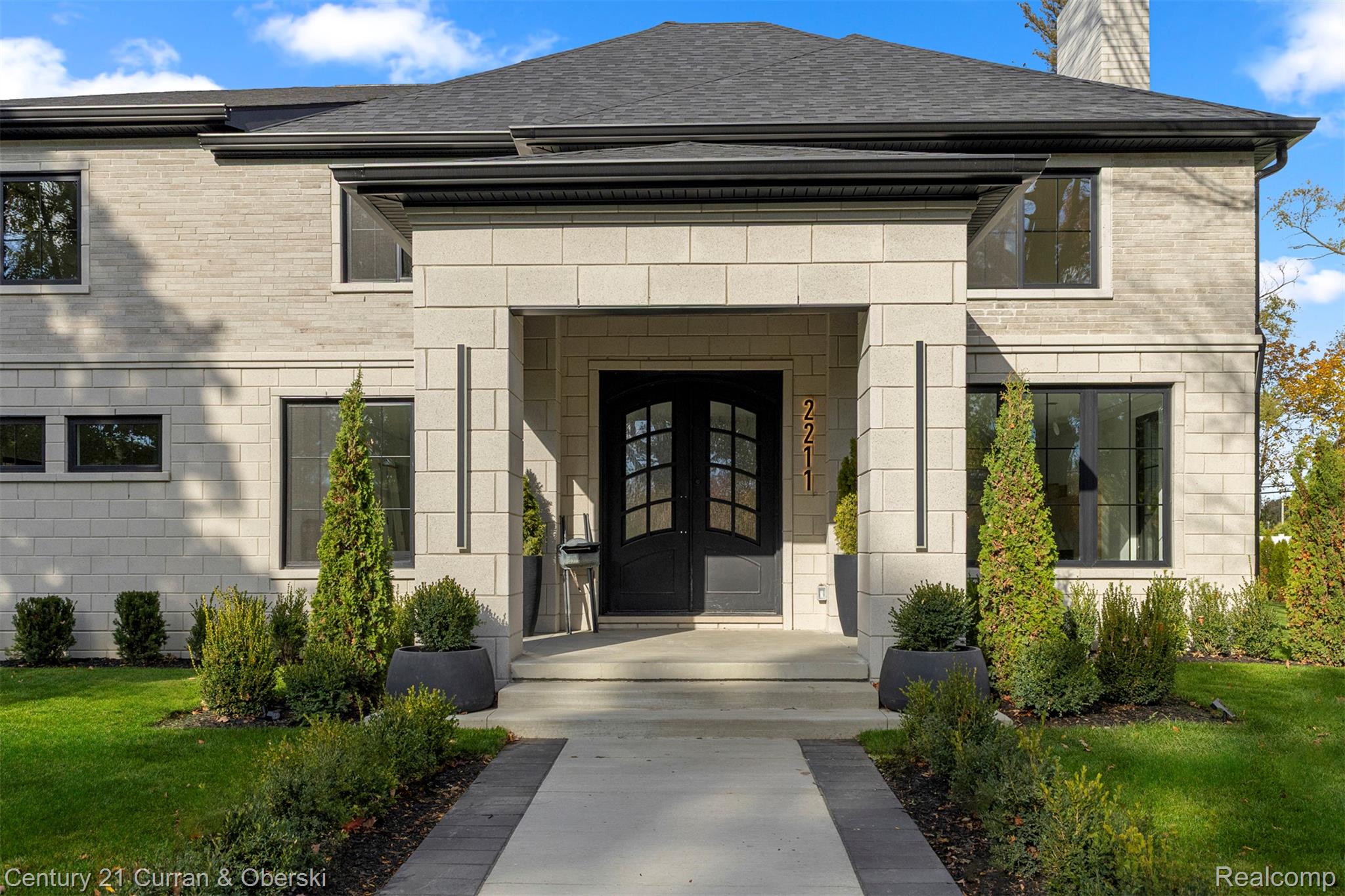 2211 Golfview Drive