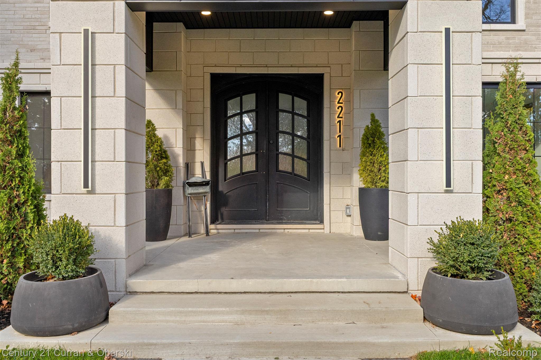 2211 Golfview Drive