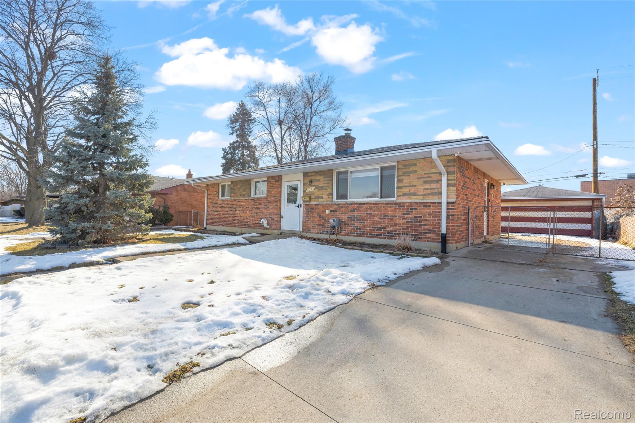 7043 N Wildwood Street