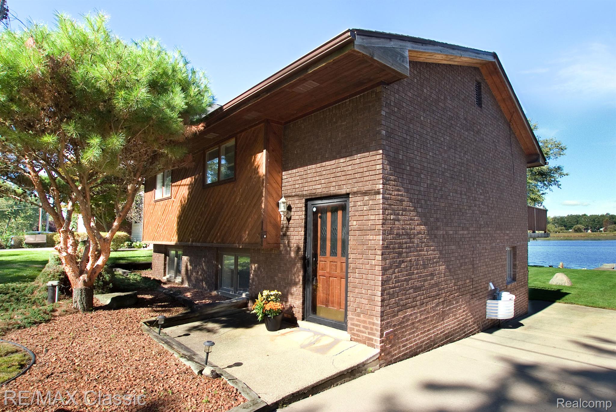 1508 Lakeview Drive
