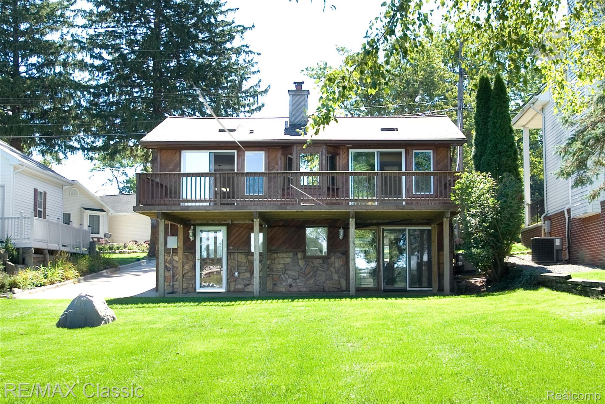 1508 Lakeview Drive