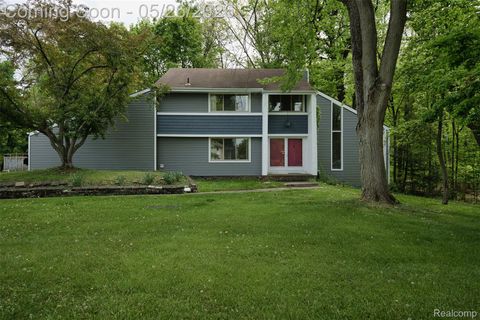 Photo of 25201 Briarwyke Drive, Farmington Hills City, MI 48336 (MLS # 20261037731)