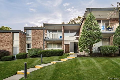 4049 W Maple Road A205 Bloomfield Hills City MI 48301