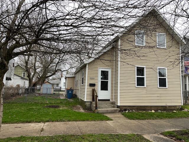 1235 Quarry Avenue NW