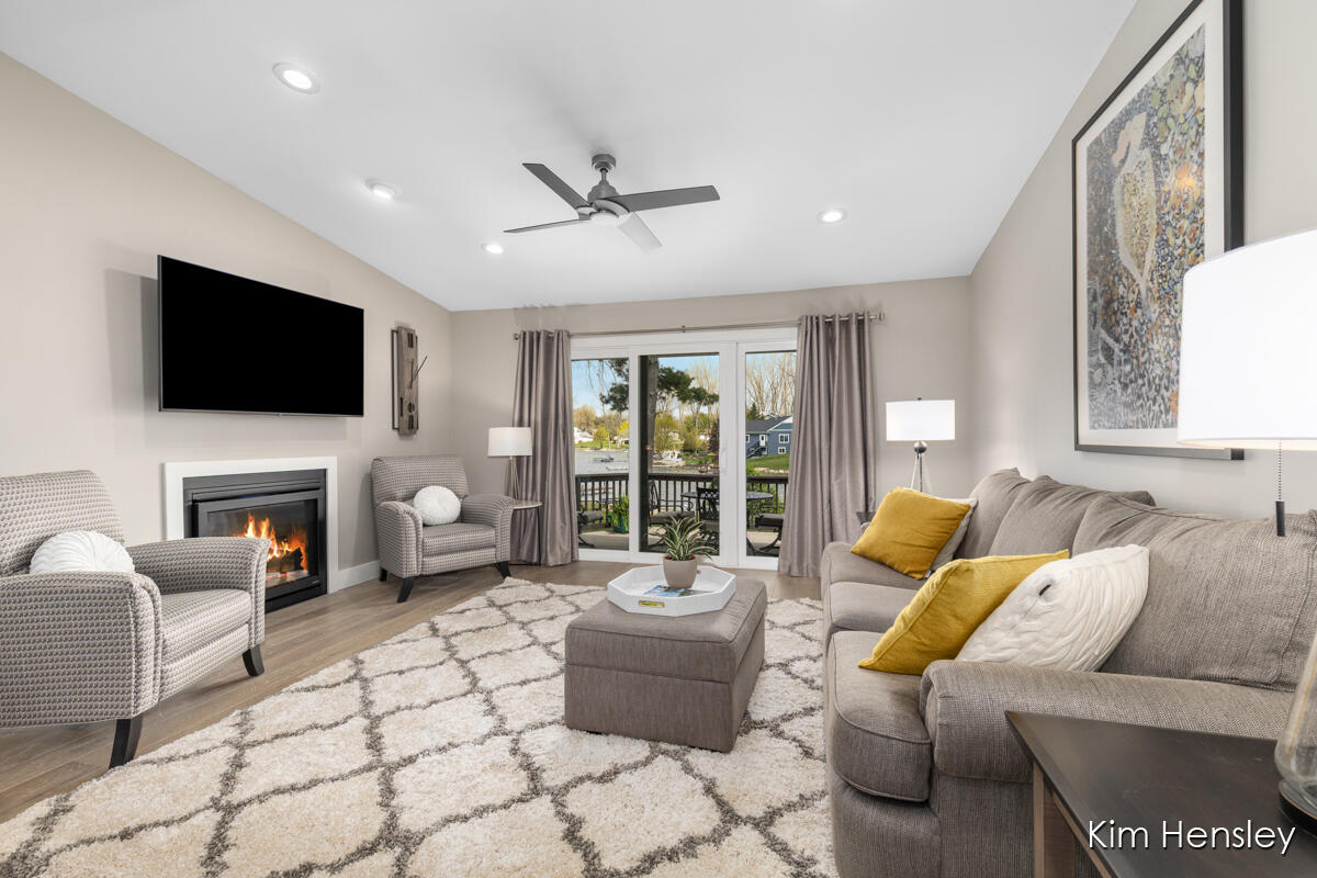 6641 Bella Vista Drive NE