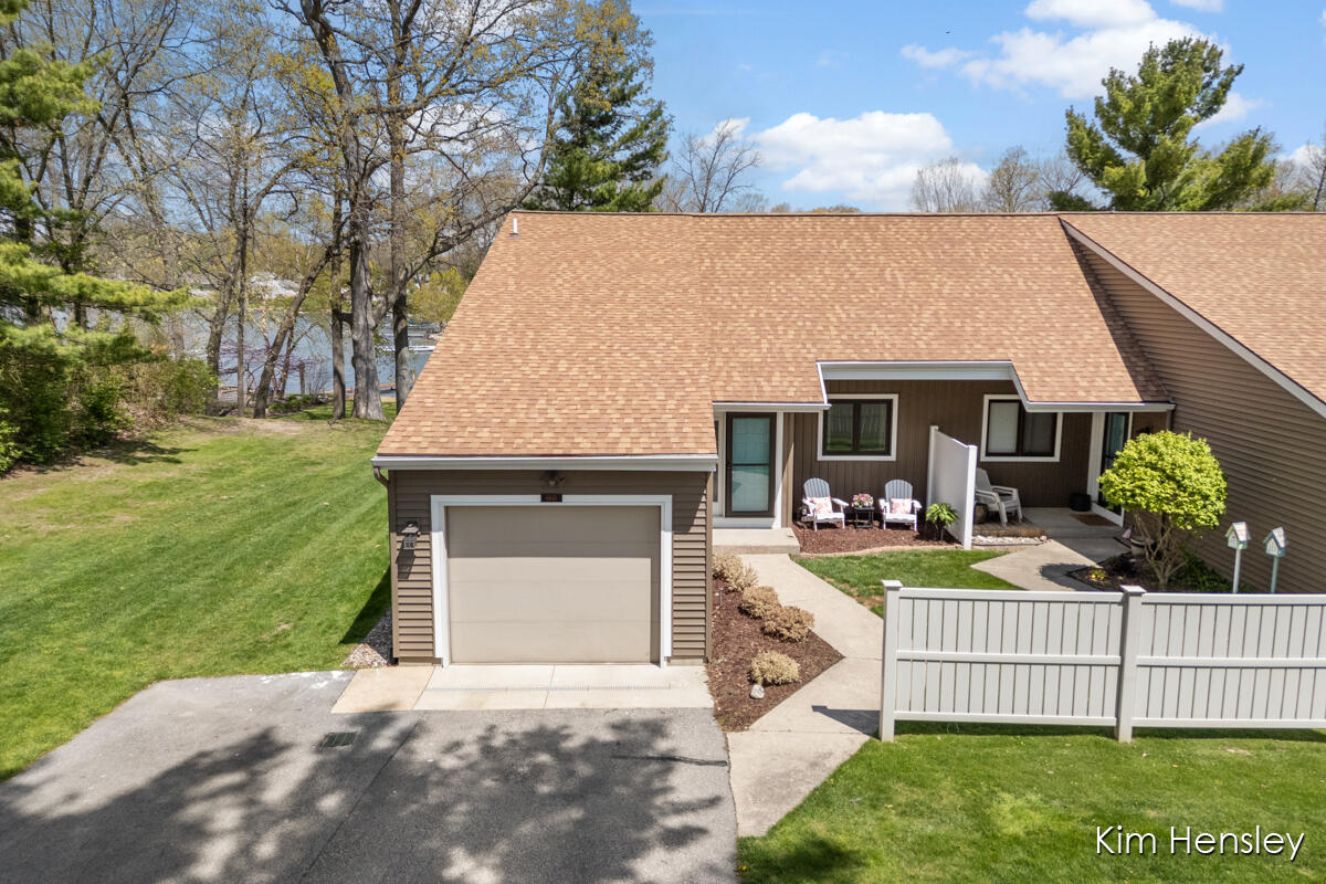 6641 Bella Vista Drive NE