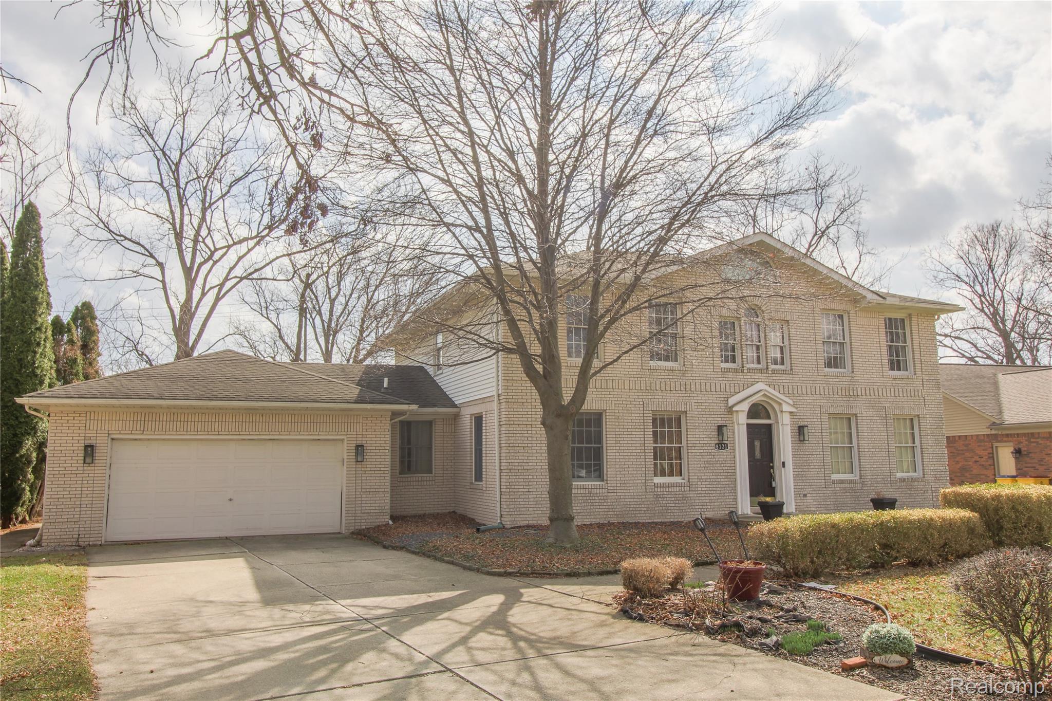 8121 Saint James Drive