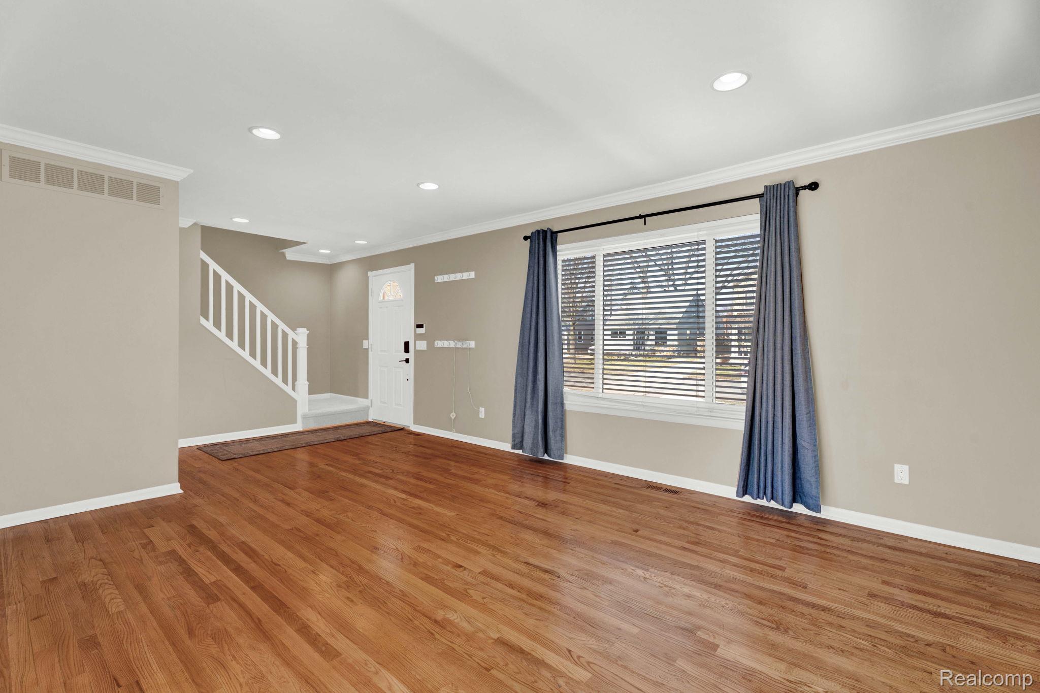 1560 E Lincoln Street