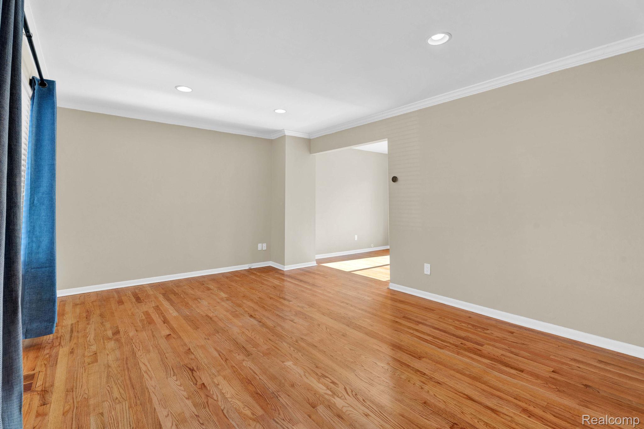 1560 E Lincoln Street