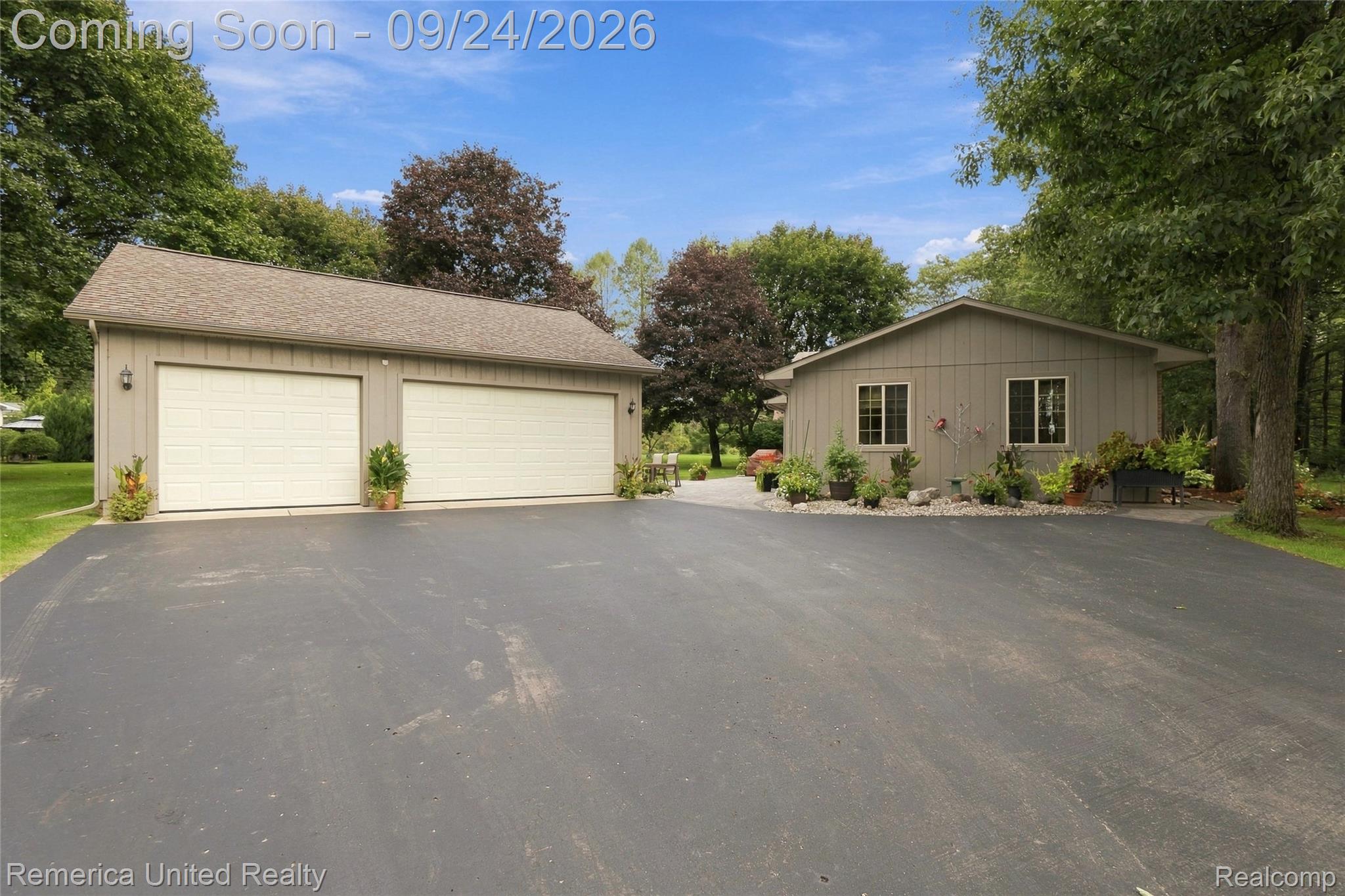 6601 Hemlock Court