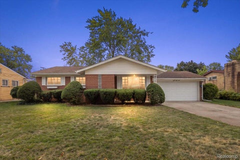 Photo of 8860 Kidley Drive, Sterling Heights City, MI 48314 (MLS # 20261068678)