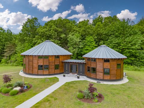18619 130th Avenue Crockery Township MI 49415