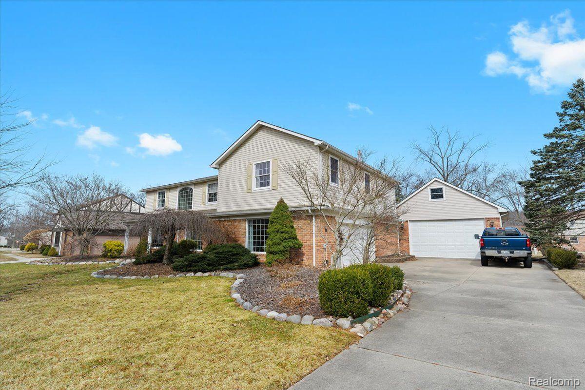8842 THORNTREE Drive