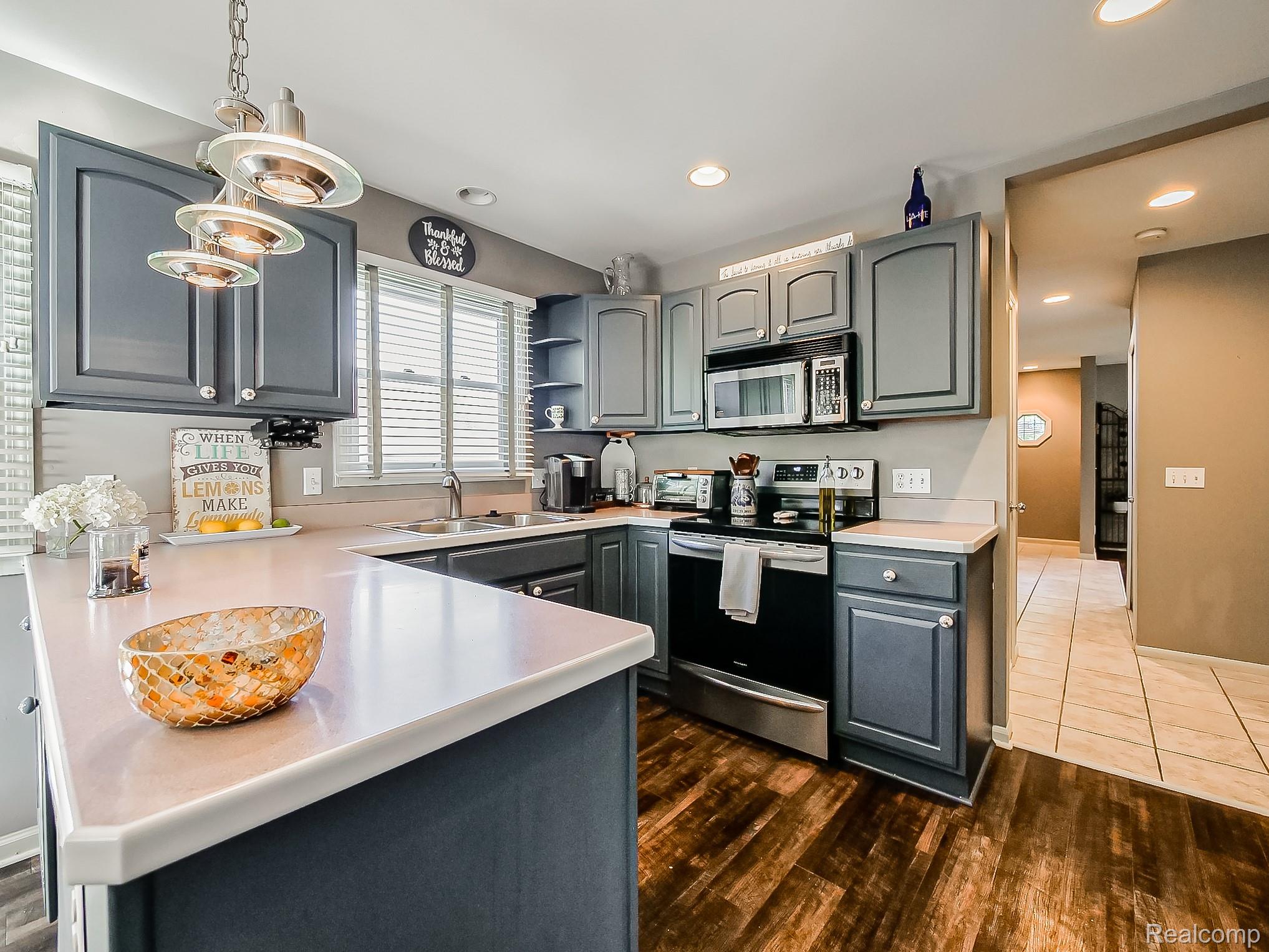 5570 Wildrose Avenue