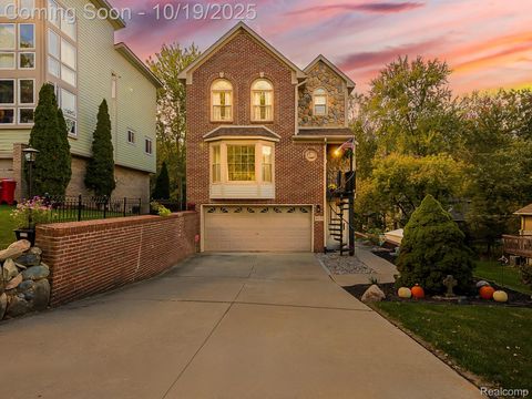 5570 Wildrose Avenue West Bloomfield Charter Township MI 48322