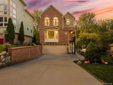 5570 Wildrose Avenue West Bloomfield Charter Township MI 48322