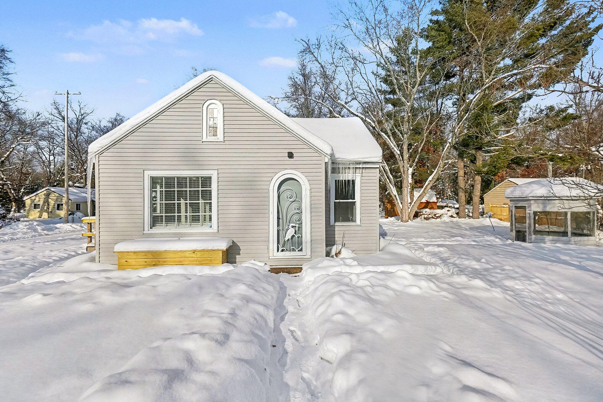 6946 S Lakeview Avenue