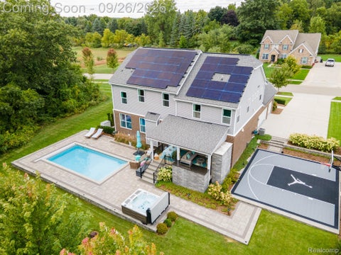 Photo of 258 Westbrooke Drive, Oakland Charter Township, MI 48363 (MLS # 20261075822)