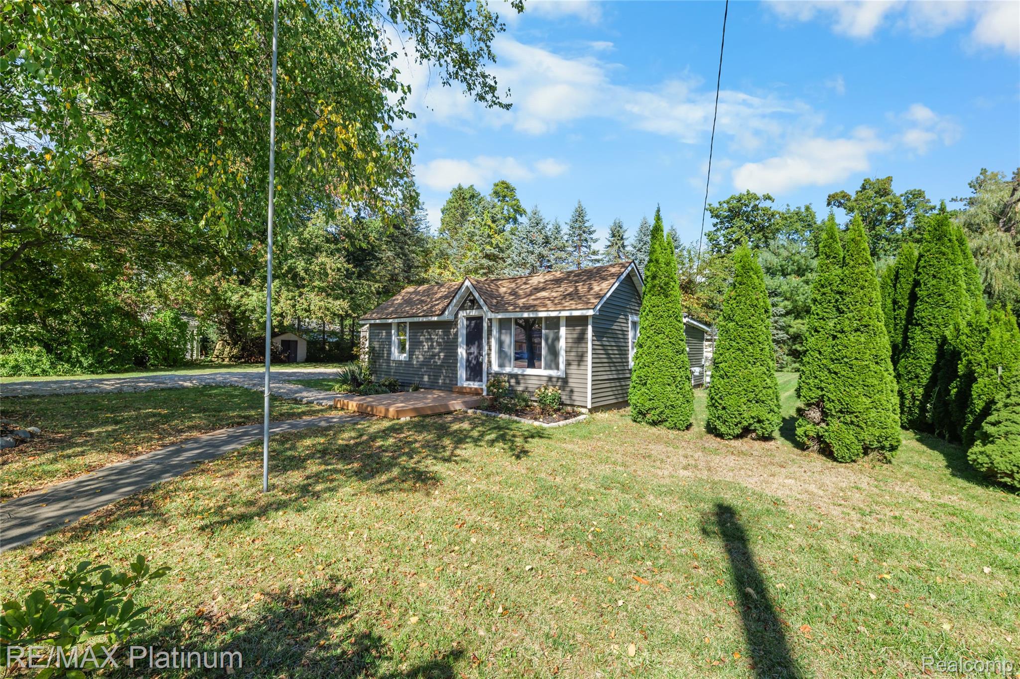 1605 S Hughes Road
