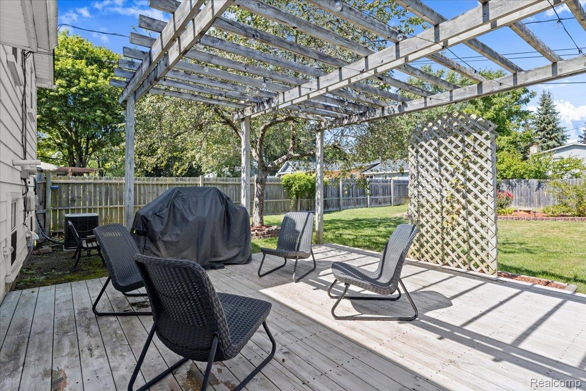 Waterford Charter Township, Michigan 48329, United States, 3 Bedrooms Bedrooms, ,1 BathroomBathrooms,Residential,Pending,204959