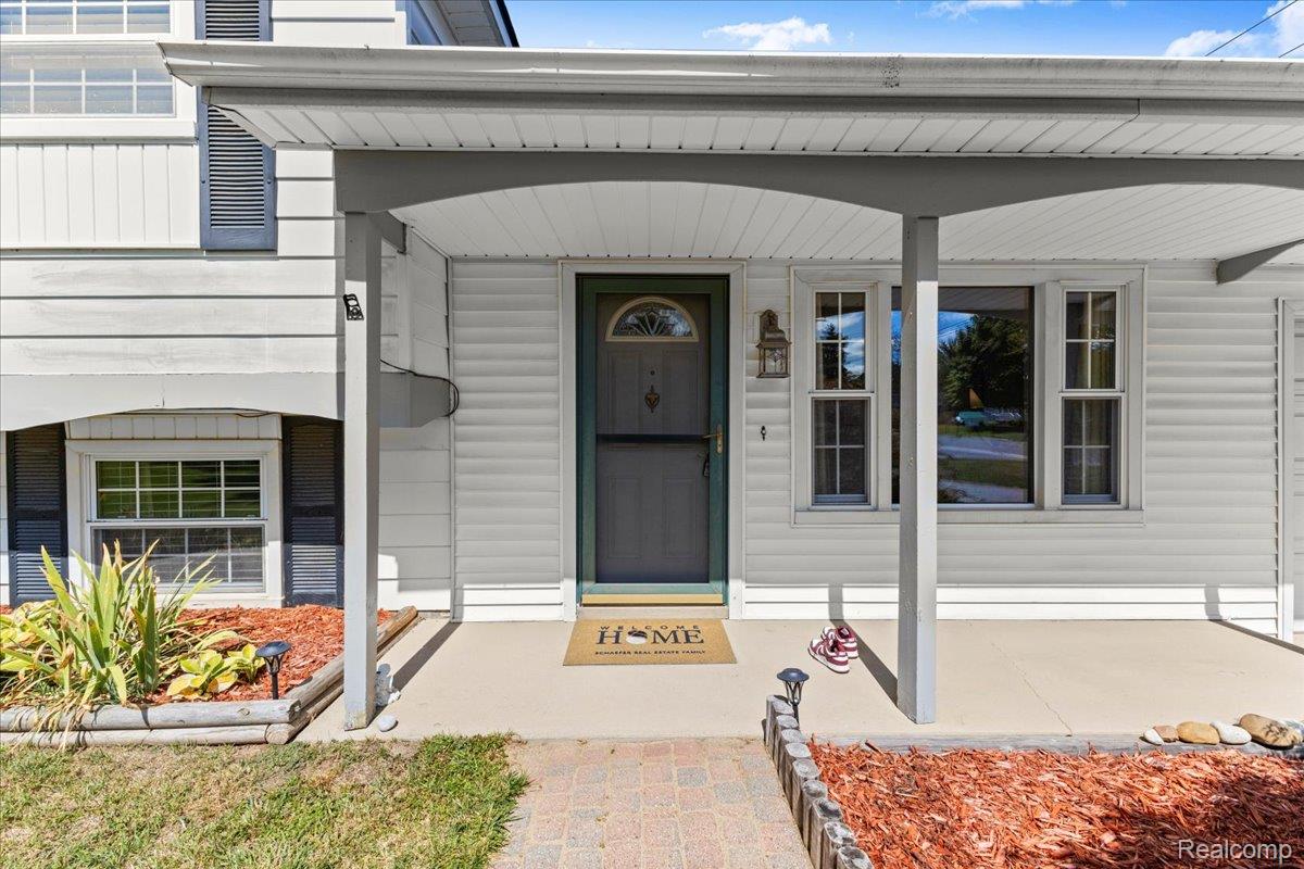 Waterford Charter Township, Michigan 48329, United States, 3 Bedrooms Bedrooms, ,1 BathroomBathrooms,Residential,Pending,204959