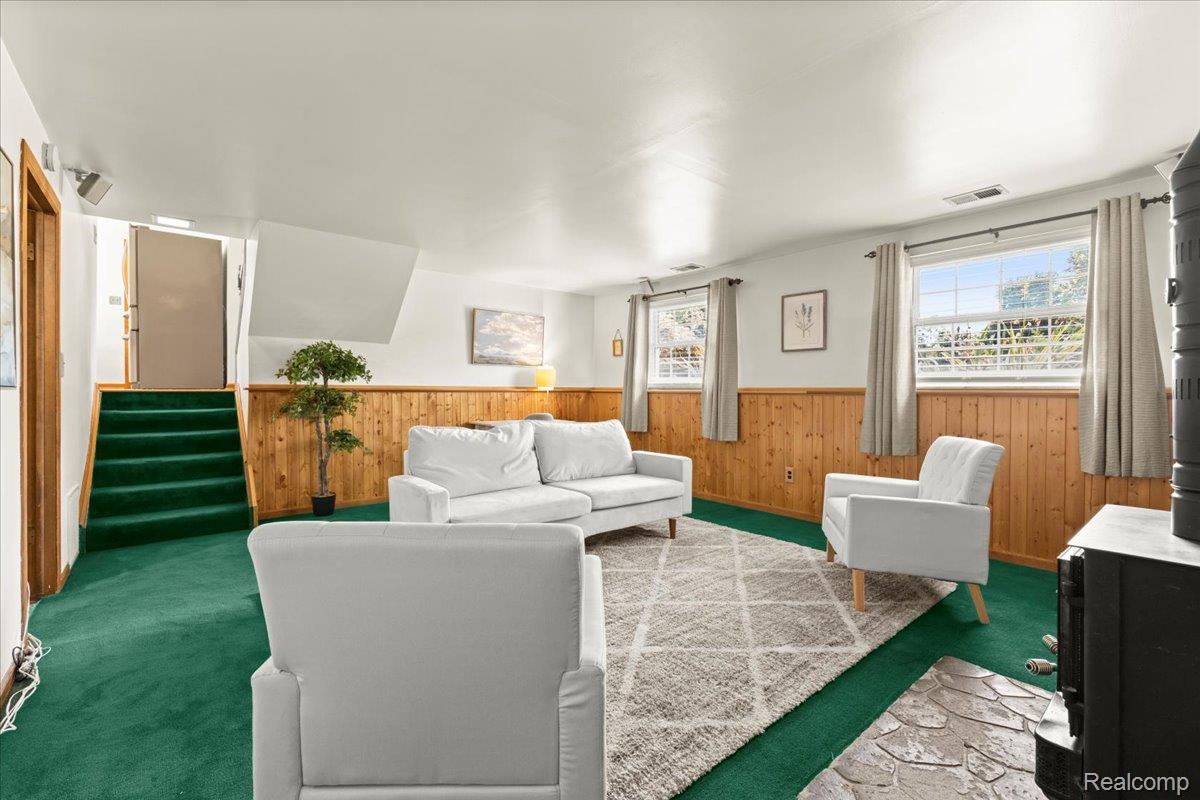 Waterford Charter Township, Michigan 48329, United States, 3 Bedrooms Bedrooms, ,1 BathroomBathrooms,Residential,Pending,204959