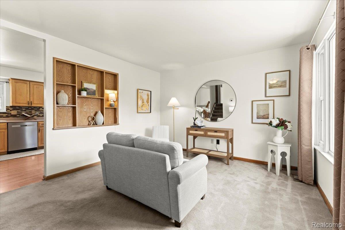 Waterford Charter Township, Michigan 48329, United States, 3 Bedrooms Bedrooms, ,1 BathroomBathrooms,Residential,Pending,204959