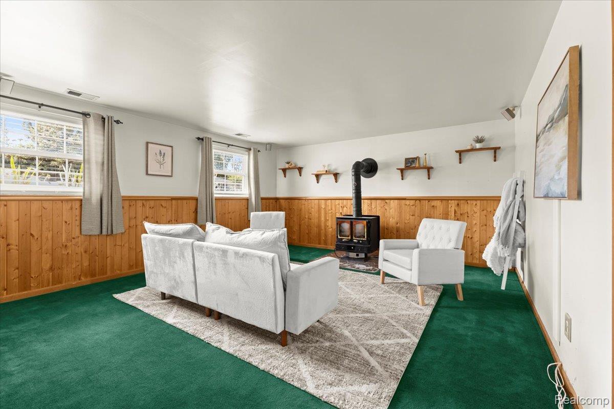 Waterford Charter Township, Michigan 48329, United States, 3 Bedrooms Bedrooms, ,1 BathroomBathrooms,Residential,Pending,204959