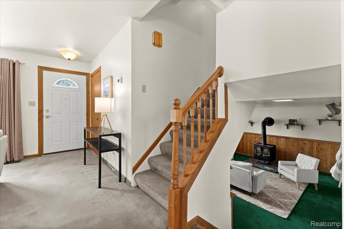 Waterford Charter Township, Michigan 48329, United States, 3 Bedrooms Bedrooms, ,1 BathroomBathrooms,Residential,Pending,204959