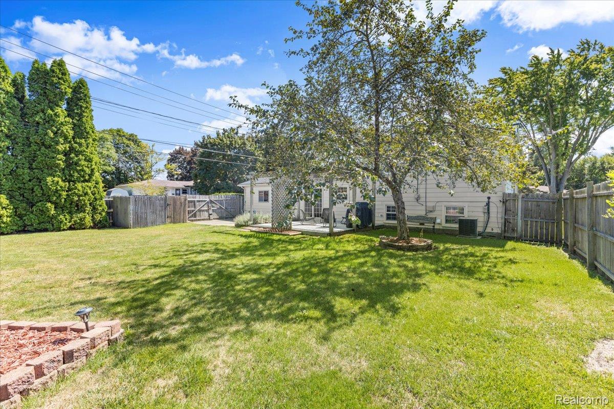 Waterford Charter Township, Michigan 48329, United States, 3 Bedrooms Bedrooms, ,1 BathroomBathrooms,Residential,Pending,204959