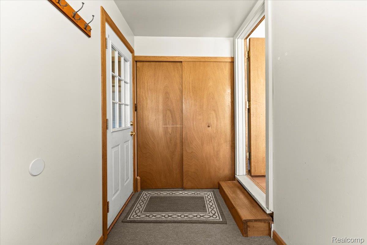 Waterford Charter Township, Michigan 48329, United States, 3 Bedrooms Bedrooms, ,1 BathroomBathrooms,Residential,Pending,204959