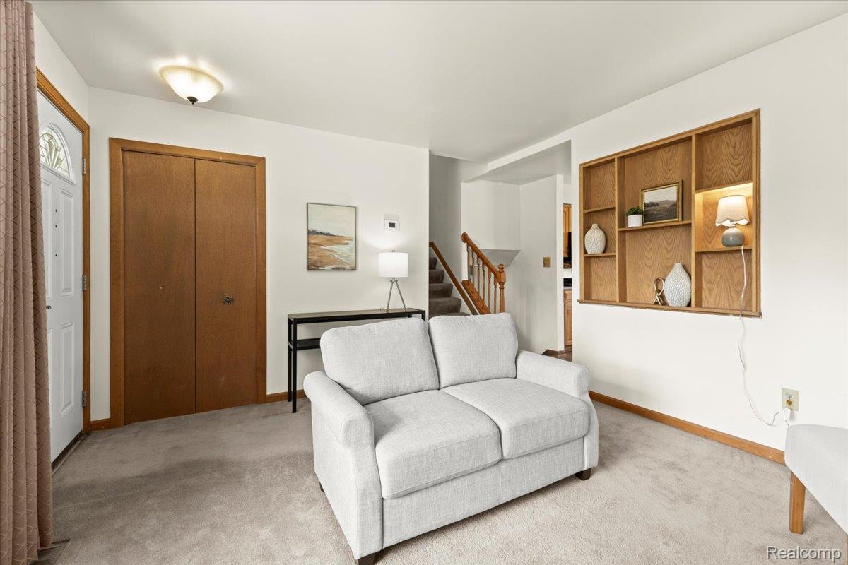 Waterford Charter Township, Michigan 48329, United States, 3 Bedrooms Bedrooms, ,1 BathroomBathrooms,Residential,Pending,204959