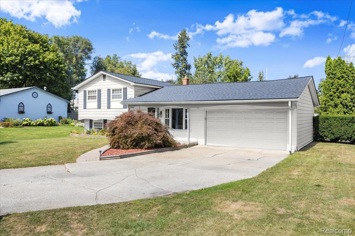 Waterford Charter Township, Michigan 48329, United States, 3 Bedrooms Bedrooms, ,1 BathroomBathrooms,Residential,Pending,204959