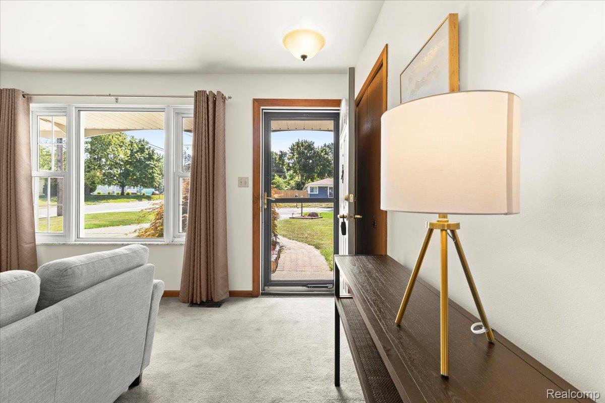 Waterford Charter Township, Michigan 48329, United States, 3 Bedrooms Bedrooms, ,1 BathroomBathrooms,Residential,Pending,204959