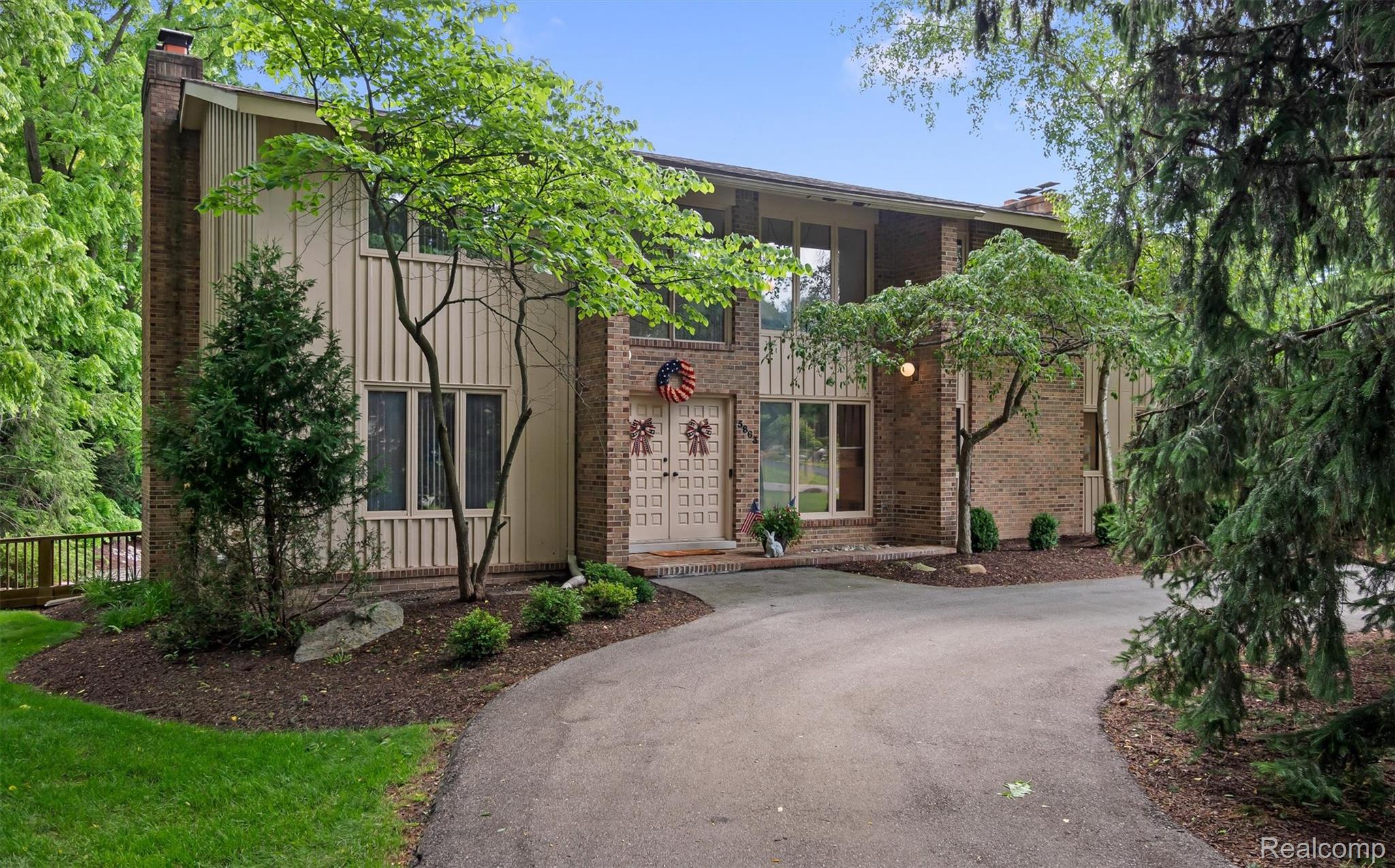 5863 Seville Circle