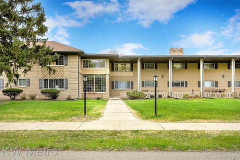 Photo of 2309 WALTON Boulevard #32, Rochester Hills City, MI 48309 (MLS # 20261036012)