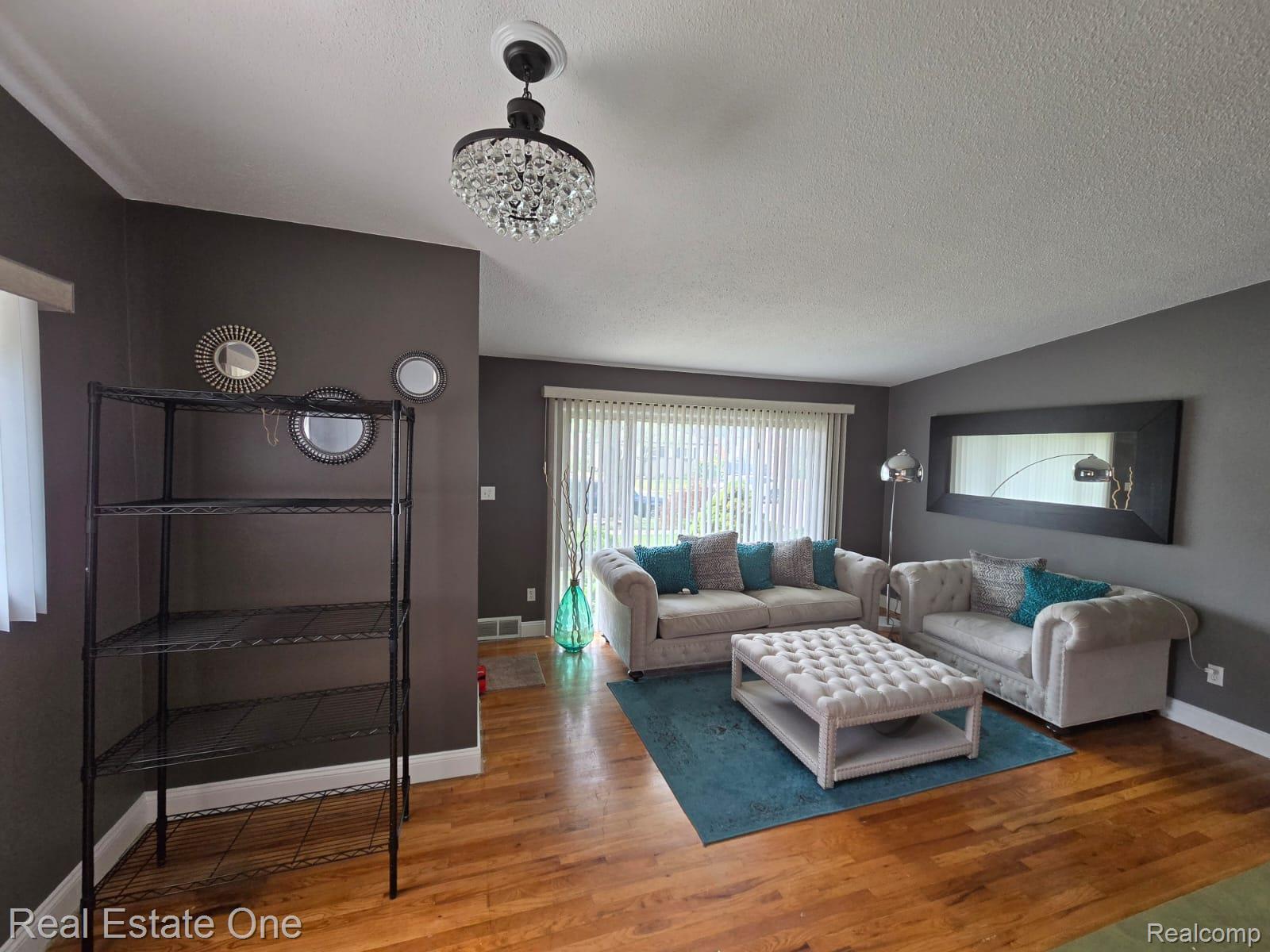 12730 Columbia Street W