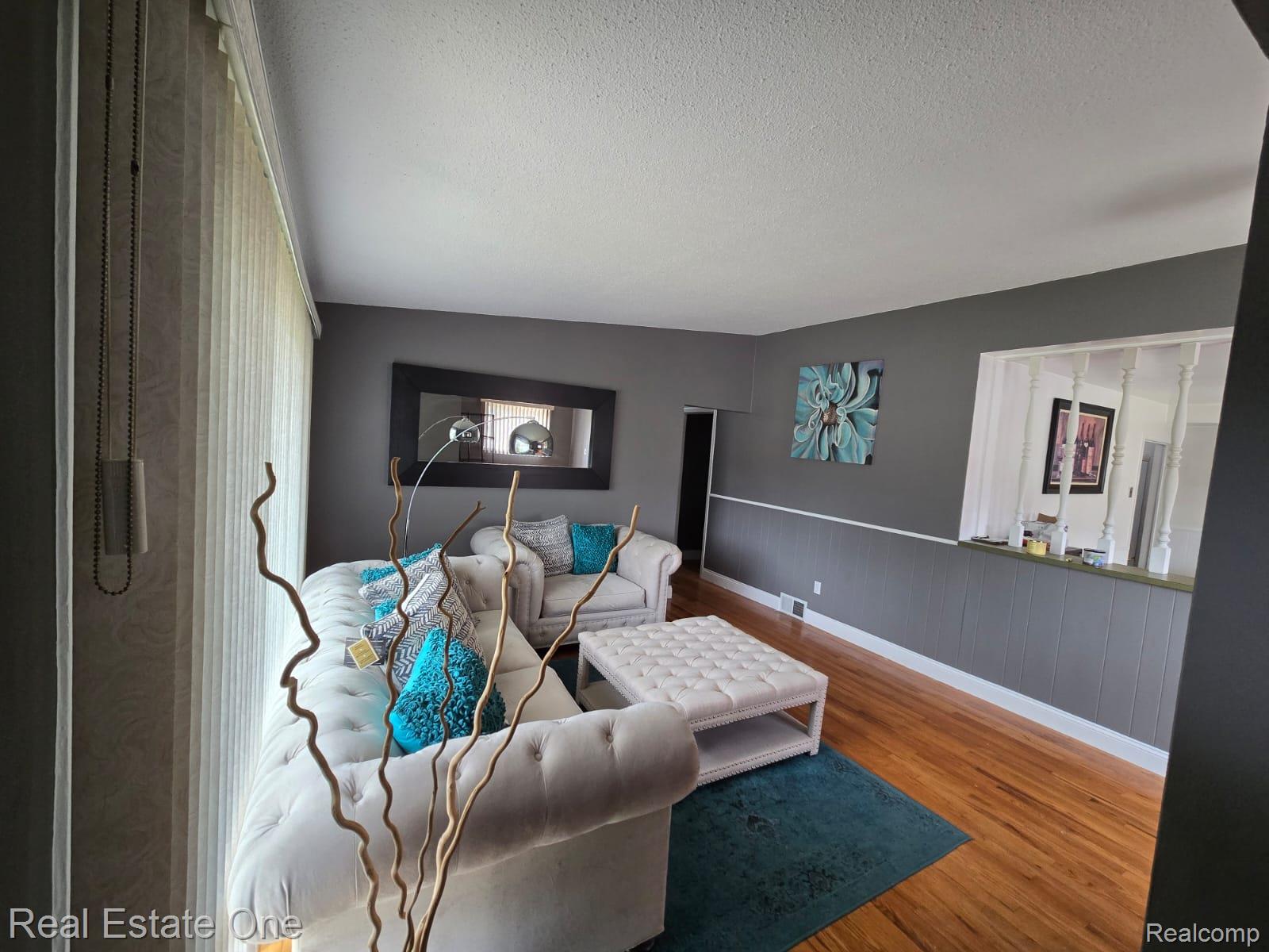 12730 Columbia Street W
