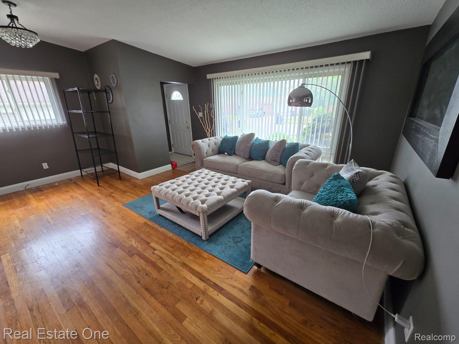 12730 Columbia Street W