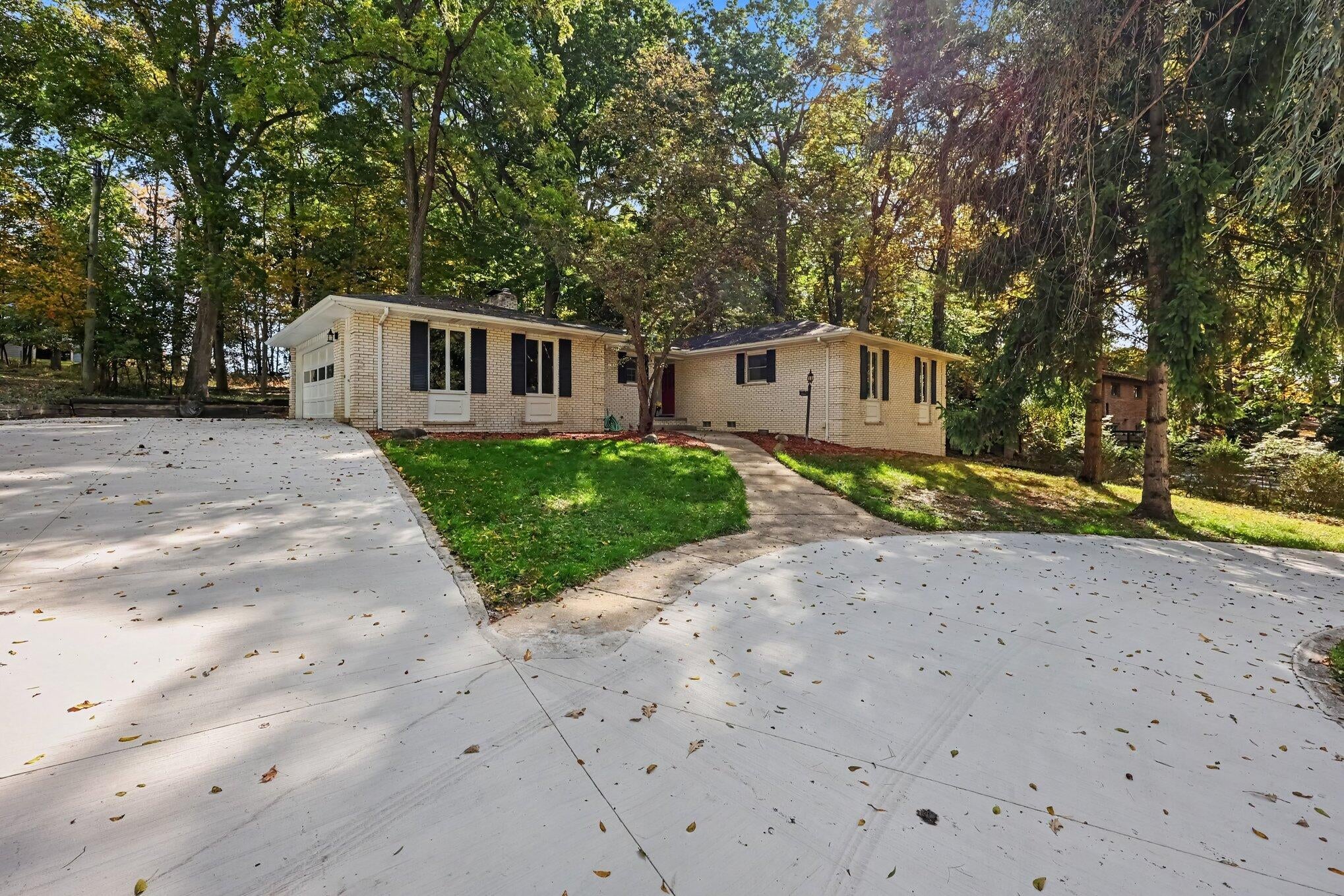 4120 Loch Alpine Drive E