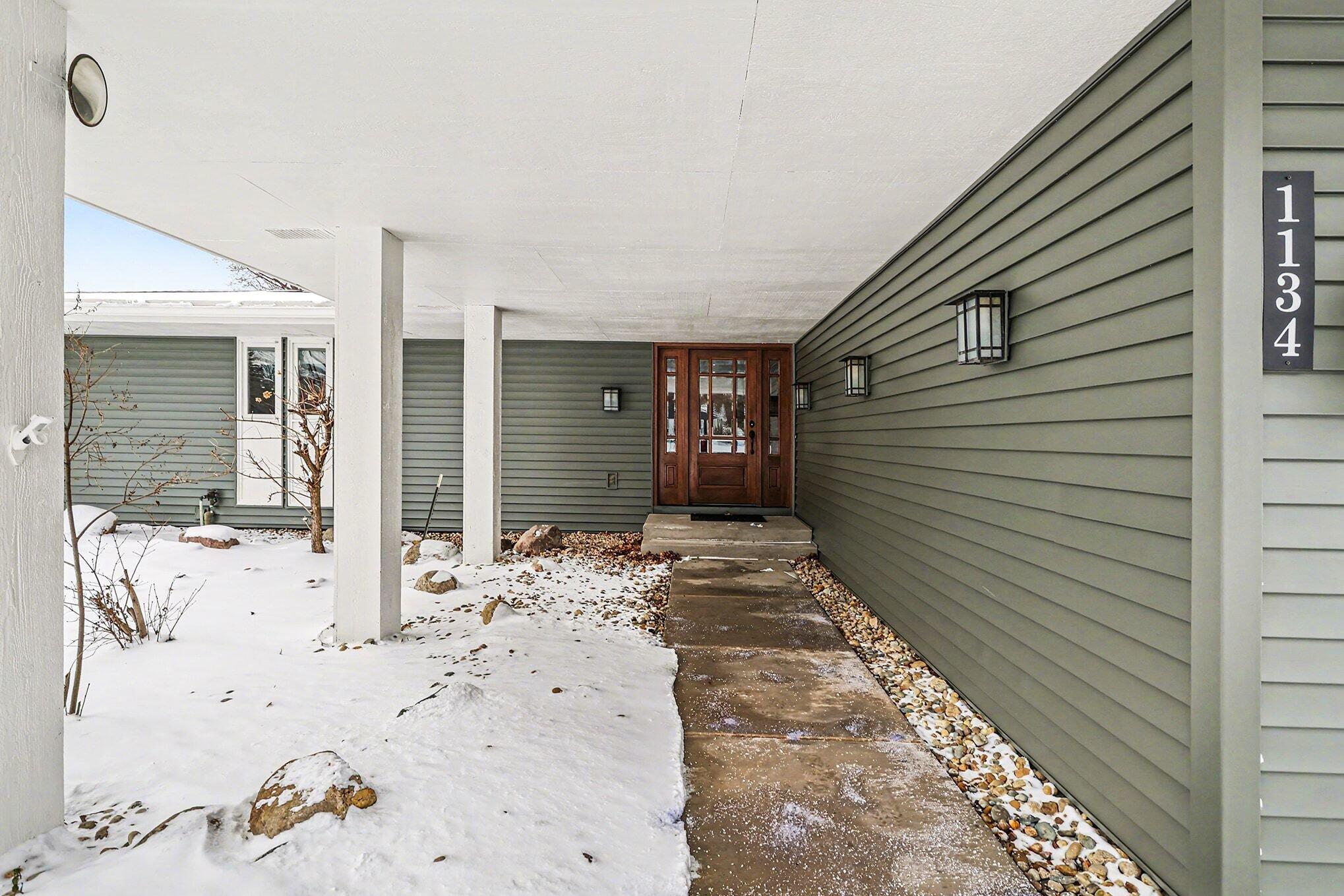 1134 S Lakeside Drive S