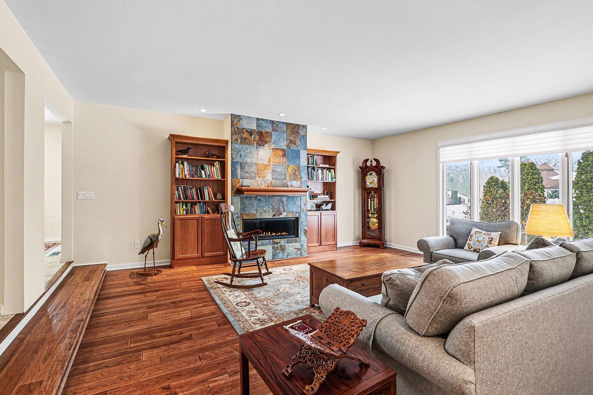 1134 S Lakeside Drive S