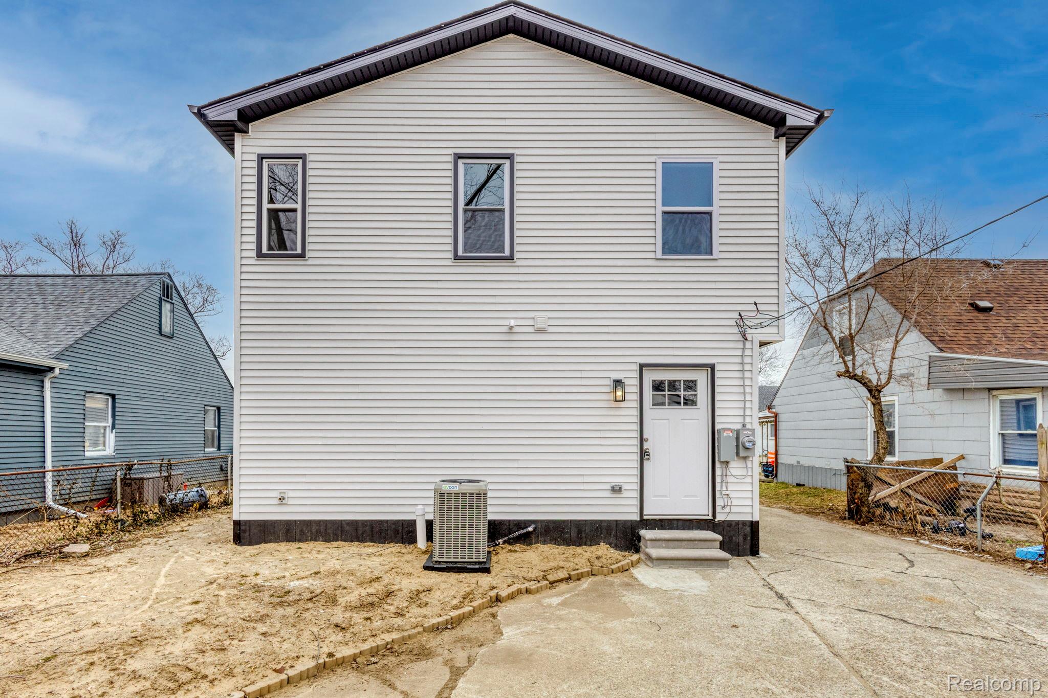 23147 Tawas Avenue